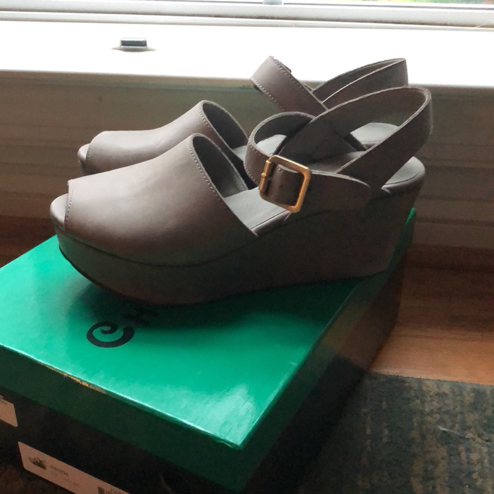 Chocolate Blu pre-loved Waga Grey Wedge
